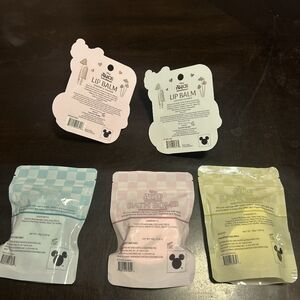 Disney Alice Lip Balm and Bath Bomb Collection - Pink, Blue, Yellow